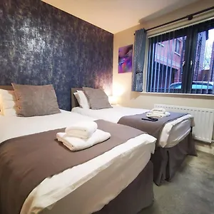 2 Bedroom Luxurious Modern Belfast